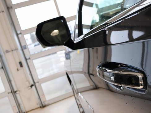 New 2025 Chevrolet Suburban Premier image 11