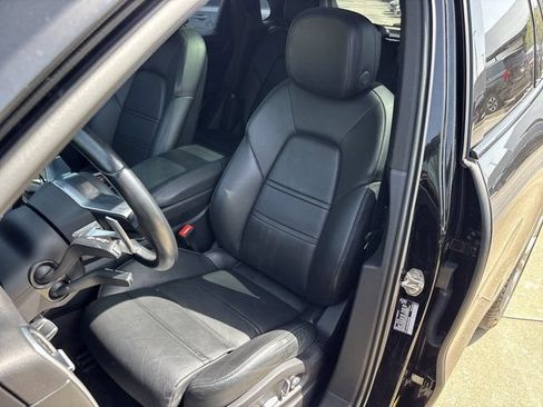 Used 2021 Porsche Cayenne w/ Premium Package AWD/4WD image 19