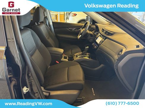 Used 2017 Nissan Rogue SV w/ SV Premium Package image 48