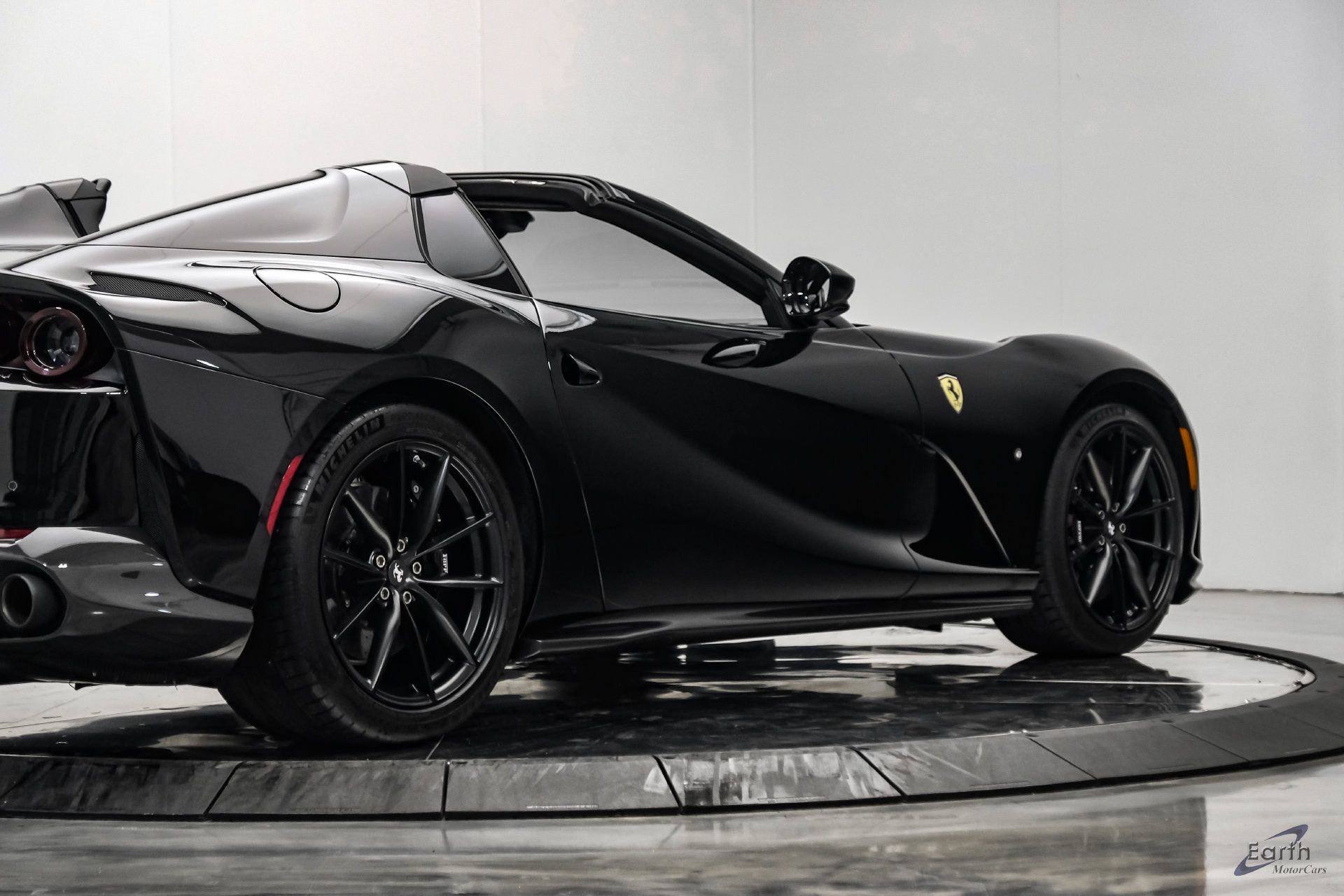 Used 2022 Ferrari 812 GTS RWD image 25