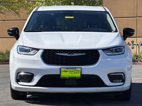 Used 2024 Chrysler Pacifica Touring-L image 7