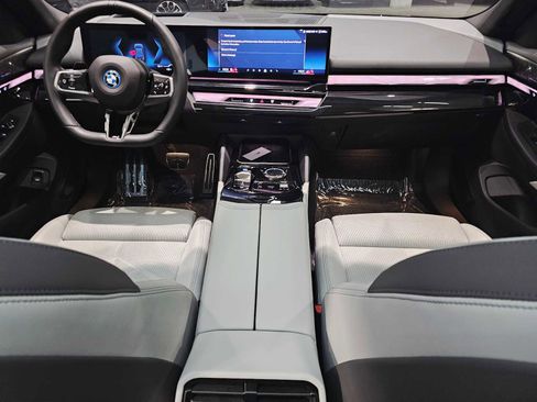 Used 2024 BMW i5 eDrive40i w/ M Sport Package image 10