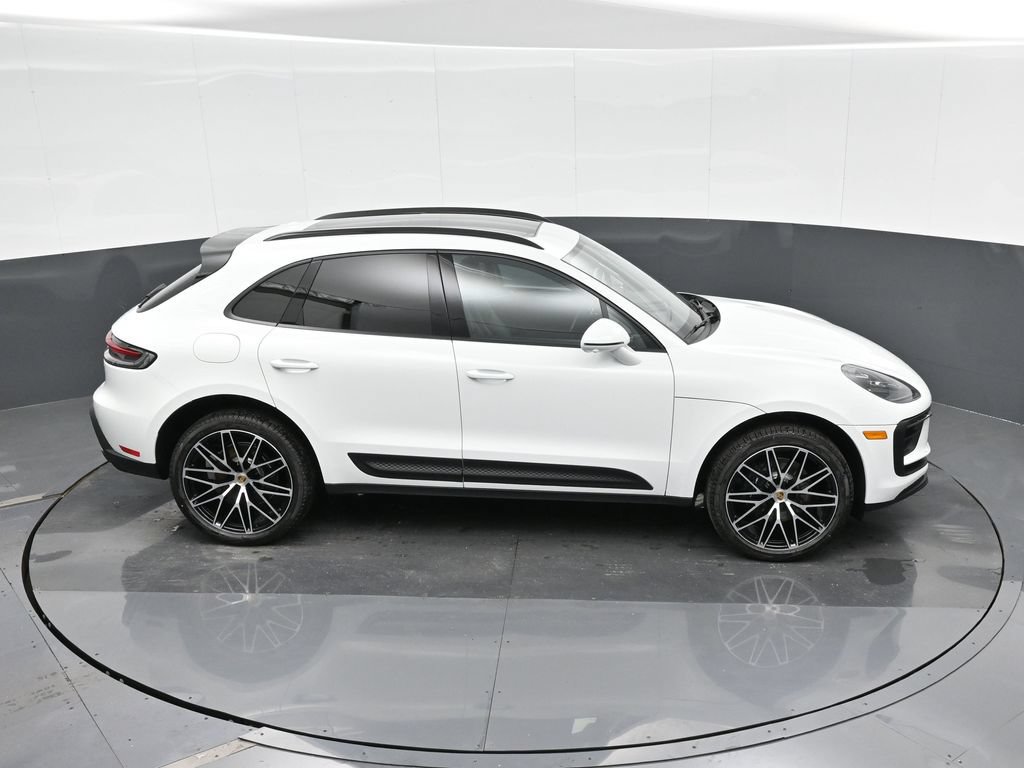 Certified 2026 Porsche Macan AWD/4WD image 31