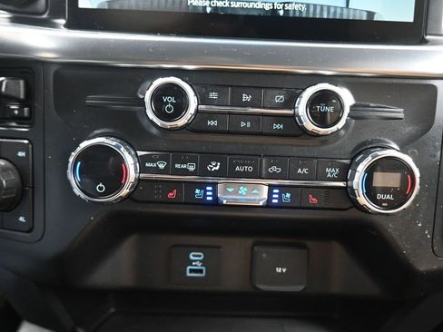 Used 2021 Ford F150 Lariat w/ Trailer Tow Package image 25