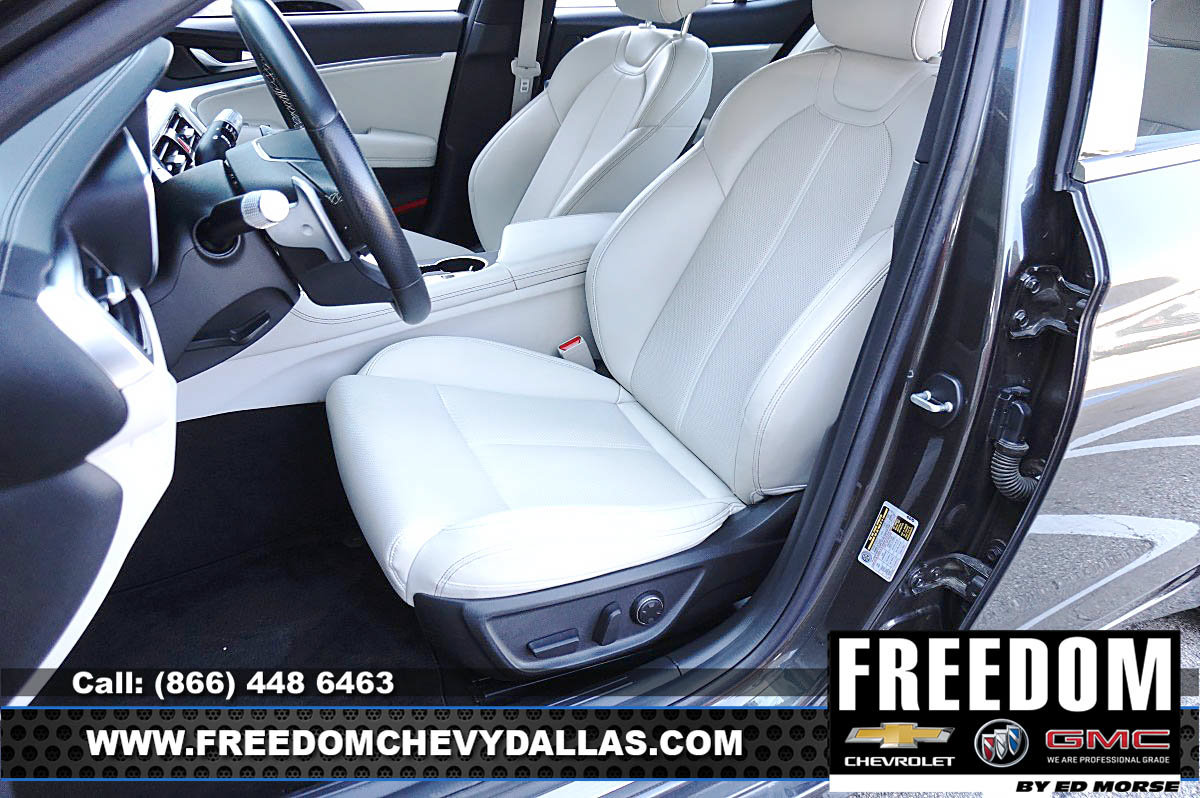 Used 2025 Genesis G70 2.5T RWD image 9