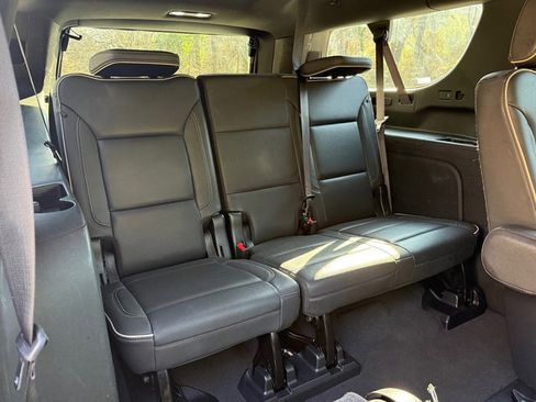 Used 2023 Chevrolet Suburban Premier image 23