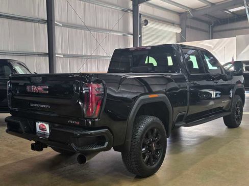 Used 2025 GMC Sierra 2500 AT4 w/ AT4 Premium Plus Package image 4