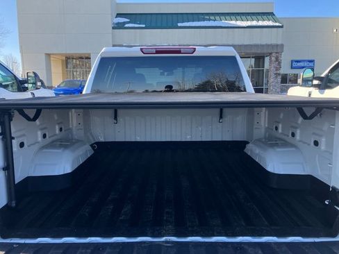 Used 2024 GMC Sierra 1500 SLT image 4
