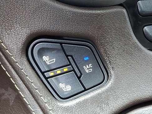 Used 2015 Chevrolet Suburban LTZ AWD/4WD image 22