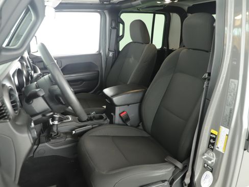 Used 2023 Jeep Gladiator Willys image 17