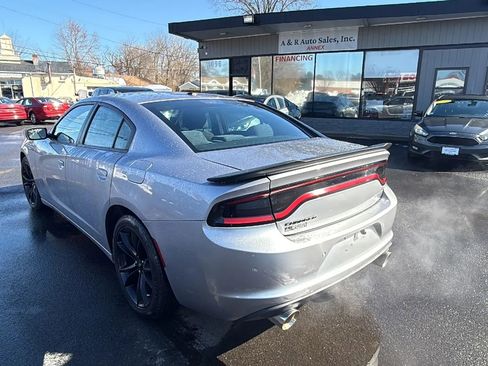 Used 2017 Dodge Charger SE w/ Blacktop Package image 7