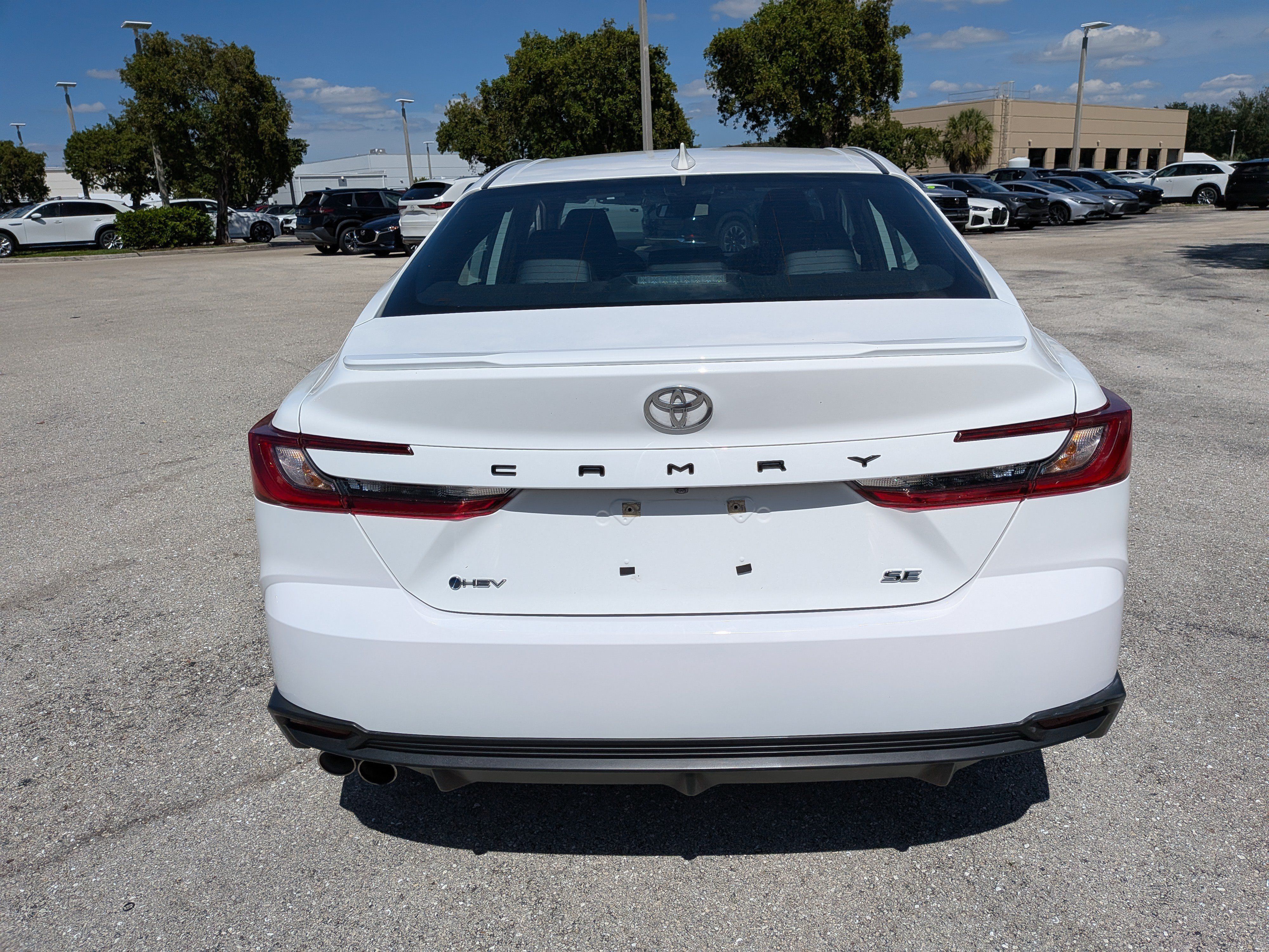 Used 2025 Toyota Camry SE FWD image 5