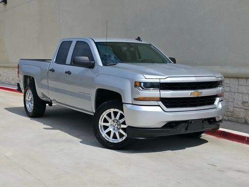 Used 2017 Chevrolet Silverado 1500 Custom w/ Custom Convenience Package RWD image 1