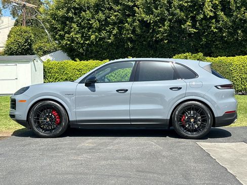 New 2026 Porsche Cayenne S AWD/4WD image 2
