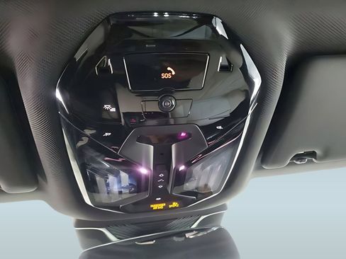 Used 2025 BMW 530i w/ Premium Package image 19