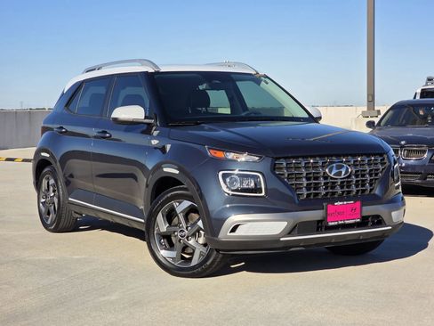 Certified 2024 Hyundai Venue Limited image 3