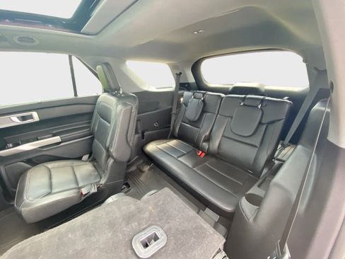 Used 2022 Ford Explorer Limited w/ Equipment Group 301A AWD/4WD image 16