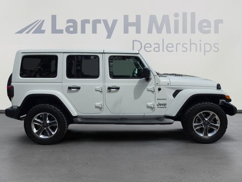 Used 2019 Jeep Wrangler Unlimited Sahara AWD/4WD image 6