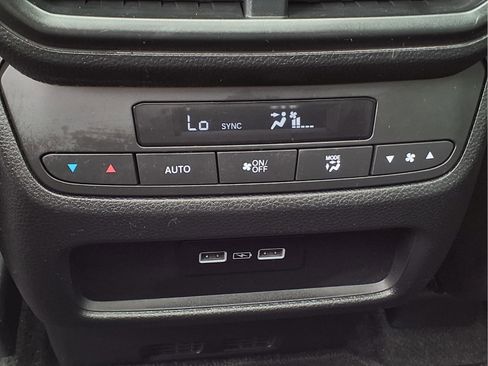 Used 2023 Honda Pilot Touring image 15