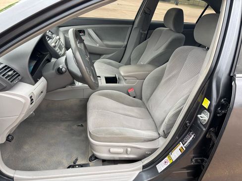Used 2011 Toyota Camry LE FWD image 10