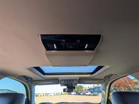 Used 2020 Cadillac Escalade Premium Luxury image 15