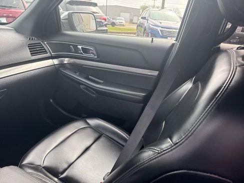 Used 2019 Ford Explorer XLT w/ Equipment Group 202A AWD/4WD image 16