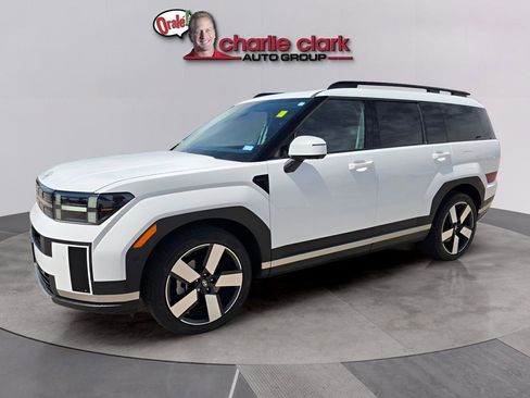 Used 2025 Hyundai Santa Fe Limited AWD/4WD image 2
