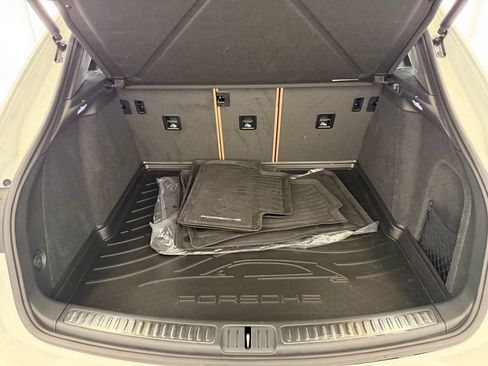 Certified 2026 Porsche Macan AWD/4WD image 28