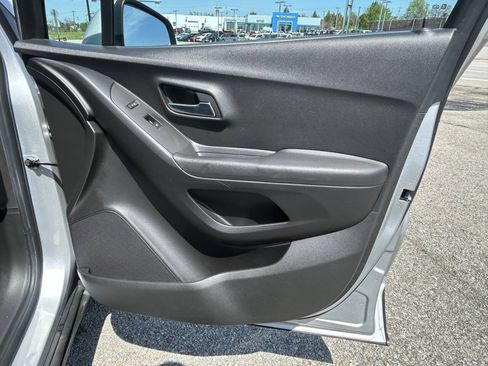 Used 2017 Chevrolet Trax LS FWD image 13