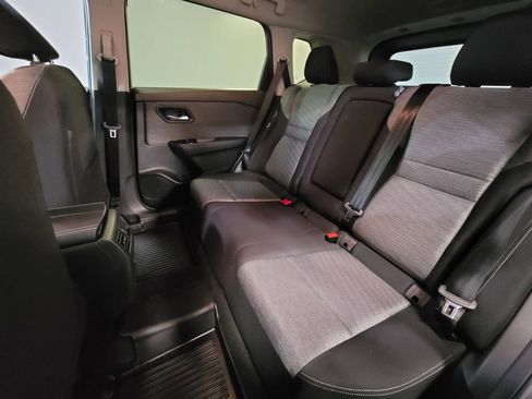 Certified 2023 Nissan Rogue SV image 9