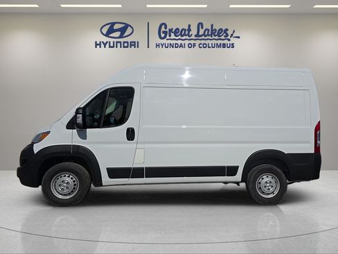 Used 2023 RAM ProMaster 2500 w/ Convenience Group FWD image 2