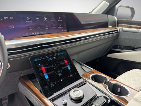 Used 2026 Cadillac Escalade Platinum Sport AWD/4WD image 14
