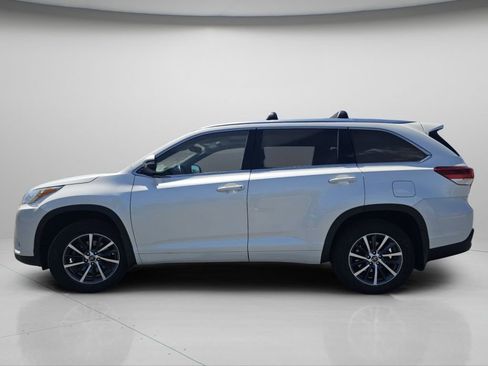 Used 2017 Toyota Highlander XLE w/ Carpet Mat Package AWD/4WD image 21