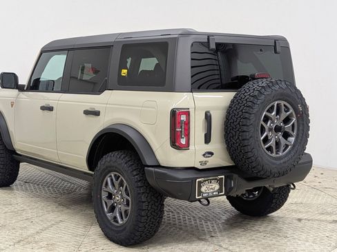 New 2025 Ford Bronco Badlands image 3