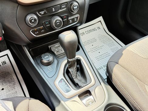 Used 2016 Jeep Cherokee Latitude w/ Safety/Convenience Group image 23