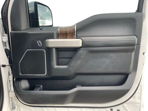 Used 2019 Ford F150 Lariat w/ Equipment Group 502A Luxury AWD/4WD image 19