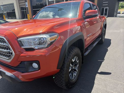 Used 2017 Toyota Tacoma TRD Off-Road w/ Tow Package (A/T) AWD/4WD image 22