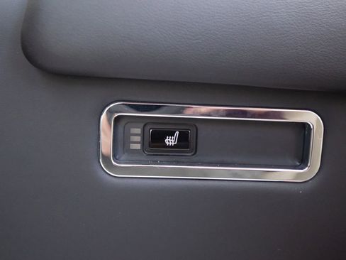 Used 2016 Rolls-Royce Phantom Drophead Coupe image 36