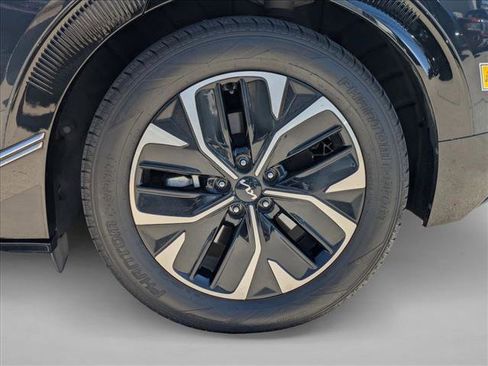 Used 2022 Kia EV6 Wind image 24