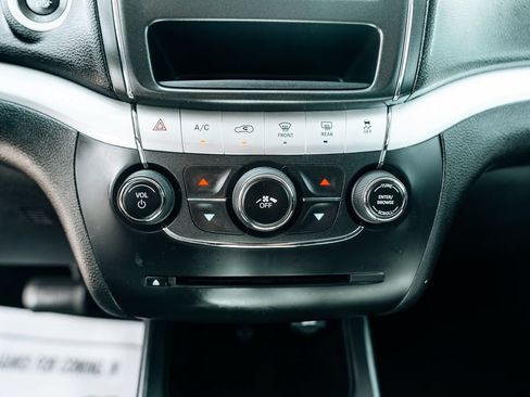 Used 2018 Dodge Journey SXT w/ Connectivity Group FWD image 23