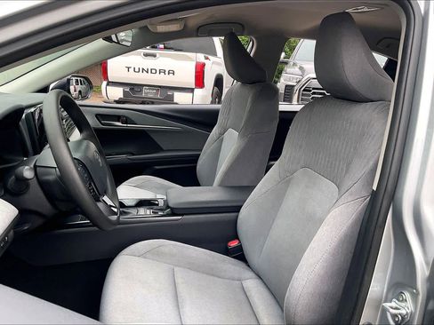 Used 2025 Toyota Camry LE FWD image 8