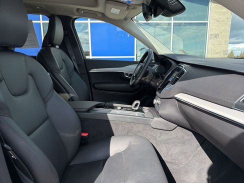 Used 2024 Volvo XC90 B5 Core w/ Protection Package Premier image 22