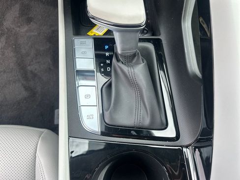 Used 2025 Hyundai Elantra Limited FWD image 19