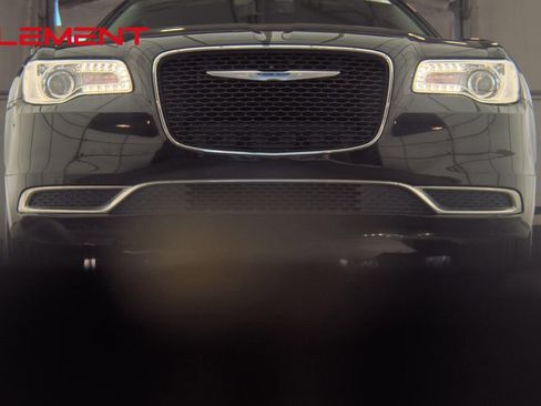 Used 2021 Chrysler 300 Touring image 3