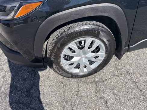 Used 2023 Toyota Corolla Cross L image 10