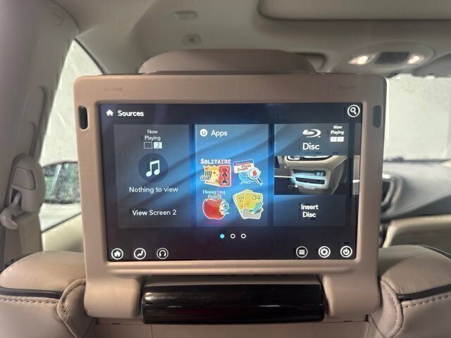 Used 2018 Chrysler Pacifica Limited w/ Advanced Safetytec Group FWD image 18