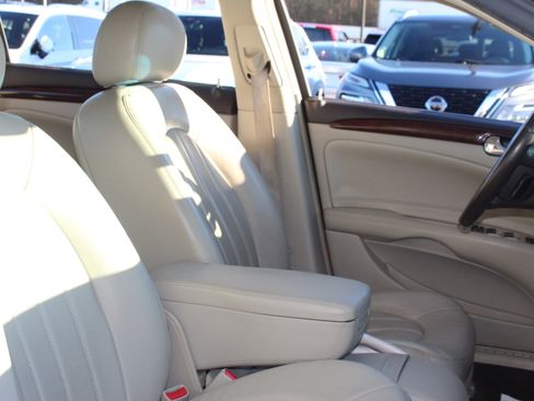 Used 2007 Buick Lucerne CXL image 31