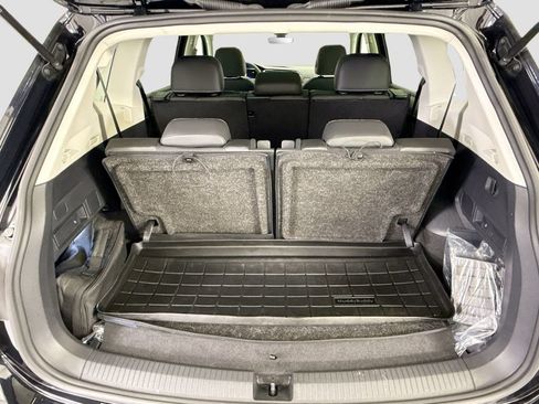 Used 2023 Volkswagen Tiguan SE w/ Panoramic Sunroof Package FWD image 27