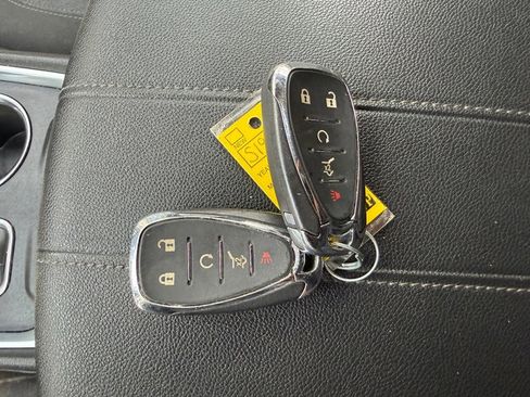 Used 2023 Chevrolet Traverse LT image 33