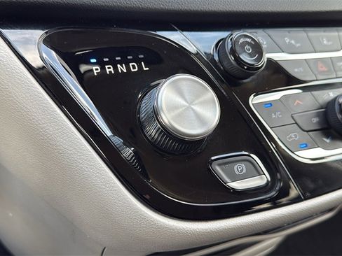 Used 2024 Chrysler Pacifica Touring-L image 26